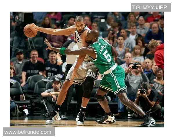 南斯拉夫足球明星潘的传奇人生与辉煌成就回顾