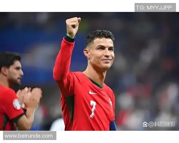 足球明星夜生活揭秘酒吧狂欢瞬间尽显风采与魅力