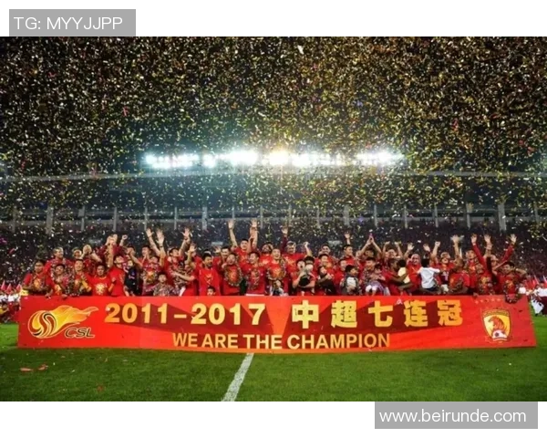 足球明星归来签名活动盛况空前球迷热情高涨共庆足球盛事