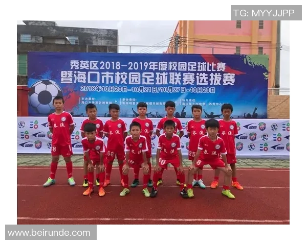 足球明星车内小物件的独特摆放艺术与个性展示