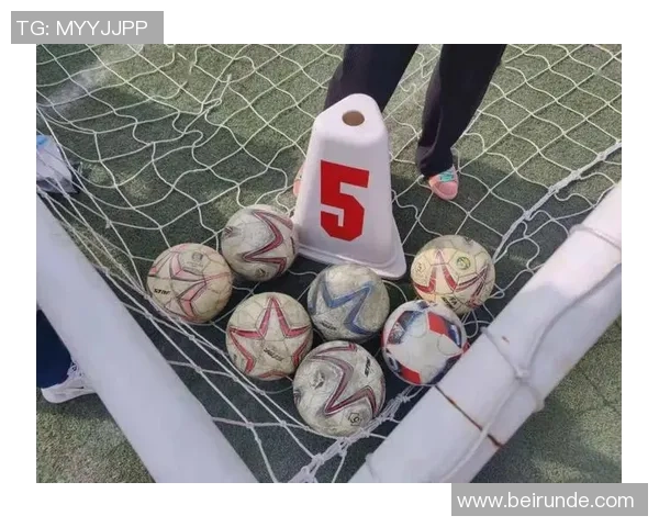 足球巨星与网络红人意外相遇引发的趣味故事与精彩瞬间分享 足球巨星与网络红人意外相遇引发的趣味故事与精彩瞬间分享